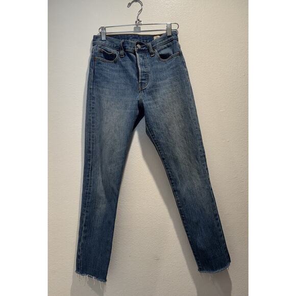 Levi's Jeans Women's Size 26 White Oak Cone Denim Cropped Blue Frayed Hem Button - Picture 1 of 10